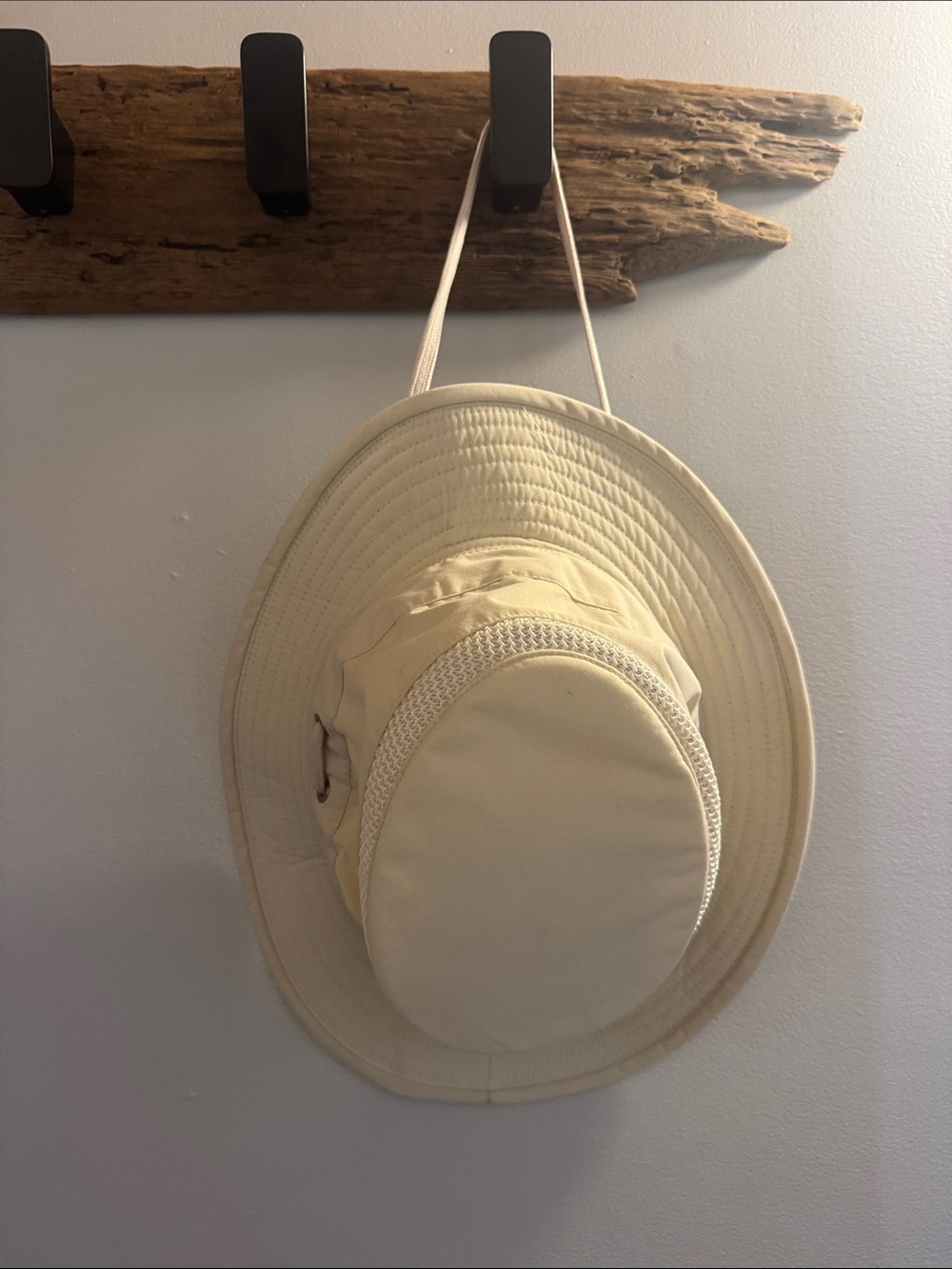 Tilley Airflo hat with chin strap Cream & green Wide-Brim Sun Hat size 7 1/4